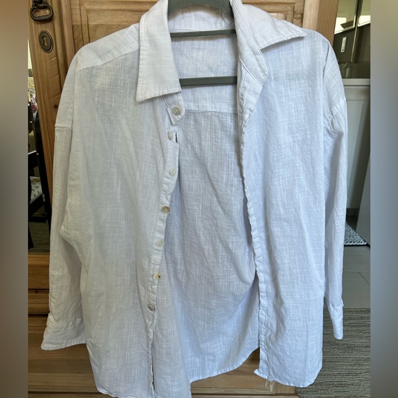 Oversized white linen button up top - Picture 1 of 3